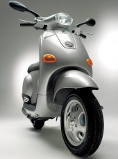 2005 Vespa ET4 50 photo